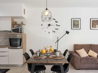 Apartment Why Not - Two Bedroom Apartment with Balcony - 7