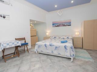 Apartment Brajki-Three Bedroom Apartment with Balcony and Sea View - Stanići - 3