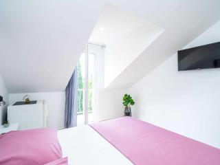 Apartment & Rooms Papa - Superior Double or Twin Room with Balcony and Partial Sea View Soba 1 - Mlini - 5