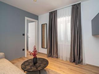 Apartments Villa Royale - Premium One Bedroom Apartment with Sea View - 6
