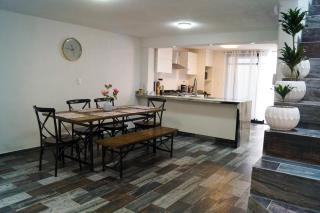 4 habitaciones, 5 baños, 12 huéspedes, Centro Expositor - Puebla - 0