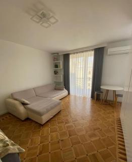 Deluxe Studio Apartment with sunny balcony view - Baku - 0