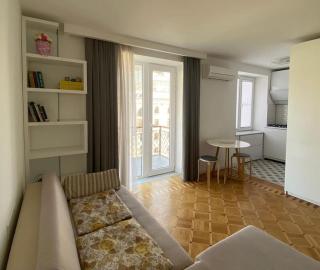 Deluxe Studio Apartment with sunny balcony view - Baku - 9