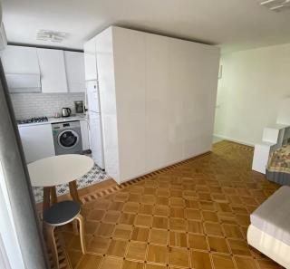 Deluxe Studio Apartment with sunny balcony view - Baku - 6