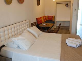 Joannes Vacation Rooms - Adamantas - 9