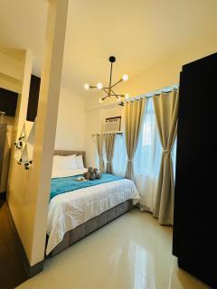 Your perfect retreat in Stamford! Enjoy our stylish, fully furnished studio just steps away from the vibrant Venice Mall - Manila - 6