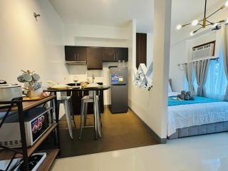 Your perfect retreat in Stamford! Enjoy our stylish, fully furnished studio just steps away from the vibrant Venice Mall - Manila - 5