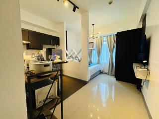 Your perfect retreat in Stamford! Enjoy our stylish, fully furnished studio just steps away from the vibrant Venice Mall - Manila - 3