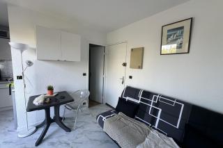 Beautiful renovated T2 - close to the beach - 1