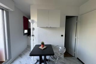Beautiful renovated T2 - close to the beach - 0