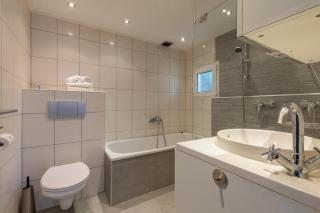 Welcome in - Strandhuis Schoneveld, zonnige en ruime tuin met speeltoestel - 5