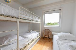 Welcome in - Strandhuis Schoneveld, zonnige en ruime tuin met speeltoestel - 2