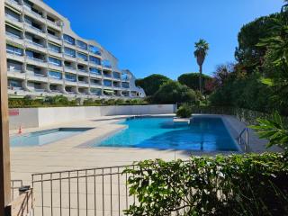 Superbe T2 tout confort 3 étoiles, entièrement renové avec piscine, parking, clim, wifi, Netflix - La Grande-Motte - 7