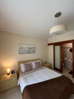 Cozy Room with Private Bathroom and Balcony Views - Il-Gżira - 9