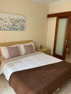 Cozy Room with Private Bathroom and Balcony Views - Il-Gżira - 3