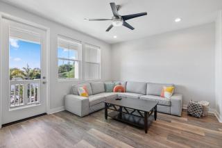 O'side Oasis 4-Bed, 4-Bath Home - Oceanside - 1