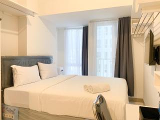 Cozy and Warm Studio Tokyo Riverside PIK 2 Apartment By Travelio - Rawalembang - 5