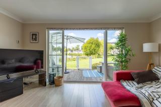 Rose Lake View, 3 Bed Luxury Cotswolds Lake House, South Cerney, Cirencester - 3
