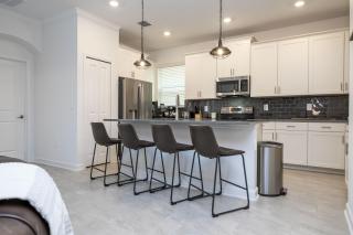Last Minute Disney Getaway! Private Pool, Hot Tub & Games Room. Book Now! #93351 - Kissimmee - 1