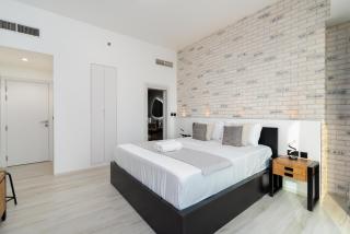 The Luxe Marina Experience - Stylish 2BR with Sweeping Balcony Views for Total Relaxation - Dubai - 2