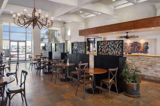 Ramada by Wyndham Tucson - 2