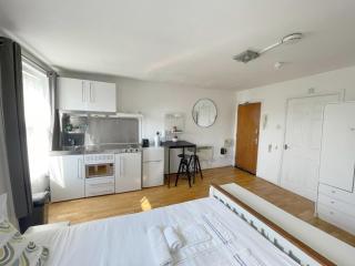 The Leinster Studio - Londra - 7