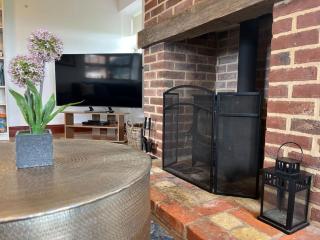 Wood Farm Stables - Sleeps 6-8 - Beccles - 4