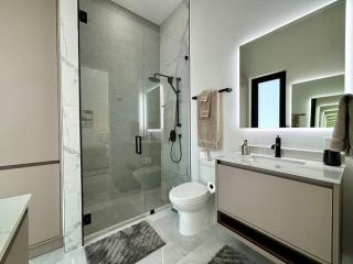 Villa Twenty Two by CoralVilla - modern, pool & spa - Shell Point Village - 9