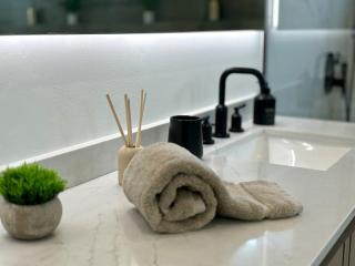 Villa Twenty Two by CoralVilla - modern, pool & spa - Shell Point Village - 8