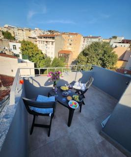 Taksim Private Terrace Close to Antique Store Galata Port Cihangir - Istanbul - 8