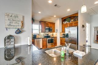 Golf Cart, Pool Access! Beach-Walk Galveston Haven - 4