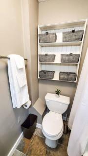 Stylish King Bed, 2BDRM, 1 Mile to DTWN, Game Room - 7