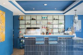 Kraam Silhouette Hotel and Cafe Phuket- Chalong pier Hotel - 1