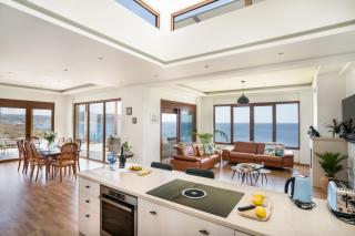 Beachfront Villa Atalandia with Heated Pool, Gym, BBQ & Office - Goúdhouros - 9