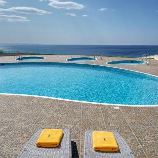 Beachfront Villa Atalandia with Heated Pool, Gym, BBQ & Office - Goúdhouros - 3