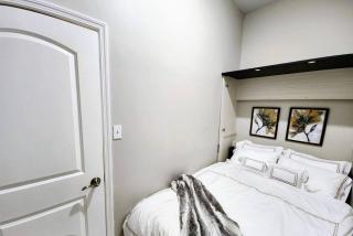 Stylish 1BR Near Heart of Town - 1