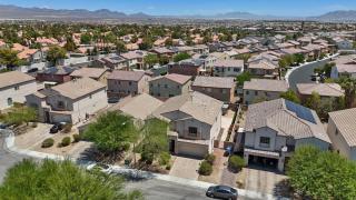 King Size Suite Modern home sleeps 8 Pool Access - Las Vegas - 1
