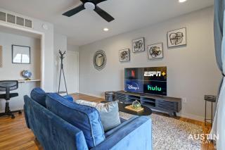 Comfy ATX Apt plus Balcony and Smart TV and Free Parking - Austin - 1
