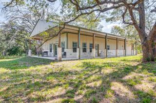 Pond and Trails On-Site Washington Escape! - 9