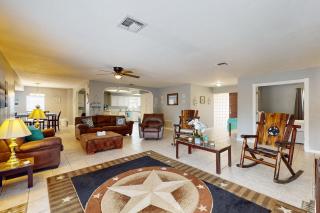 Bali Shores Getaway - Corpus Christi - 9