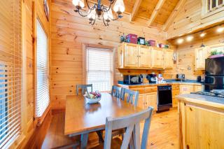 Sevierville Cabin with Hot Tub about 4 Mi to Natl Park! - Sevierville - 5
