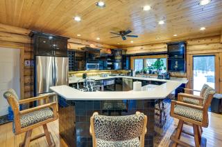 St Marys River Views Cabin with Wraparound Deck! - 0