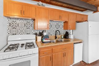 Green Leaf Lodge - Classic mountain Gambrel cabin with Hot Tub! - 3