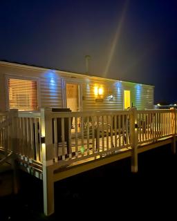 Calypso Hot Tub Breaks Tattershall Lakes Pet Friendly - Tattershall - 7