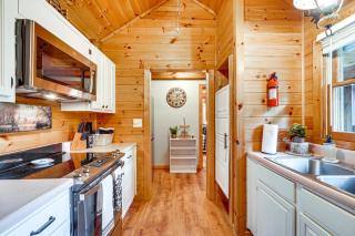 'Bear Acres Getaway' Cabin w/ Deck in Townsend! - 3