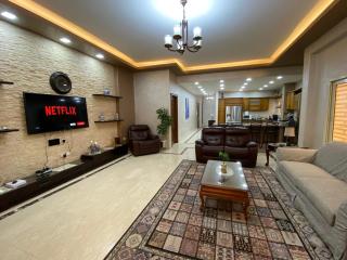 Luxurious New Cairo Villa Private Garden & Prime Location - 8