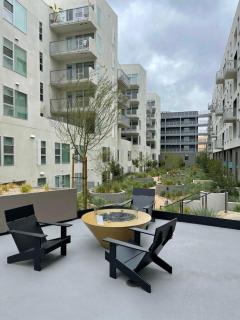 Glamorous Getaway in Hollywood - 8