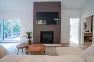 Le Timothée, Splendide Chalet Neuf avec Piscine Spa et Billard près de Tremblant - Brownsburg - 1