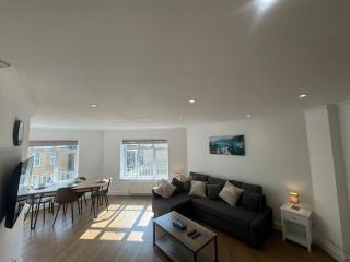 2 bedroom, Parking, Hounslow St - Londra - 1