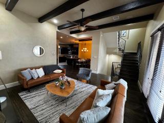 Spacious Fully equipped 4 BR Near Memorial Park - Houston - 0
